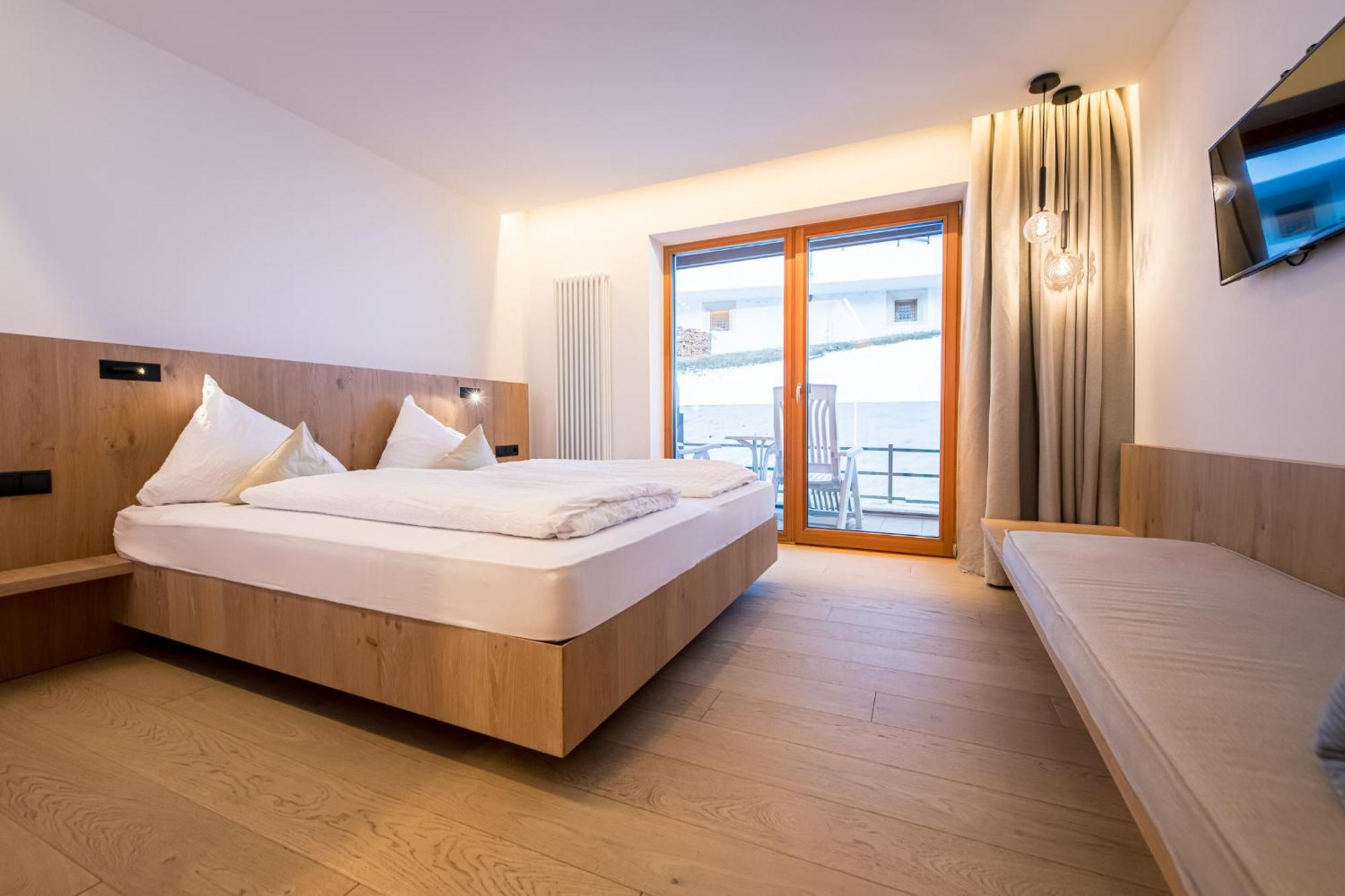Kronplatz-Resort Hotel Kristall Valdaora Esterno foto